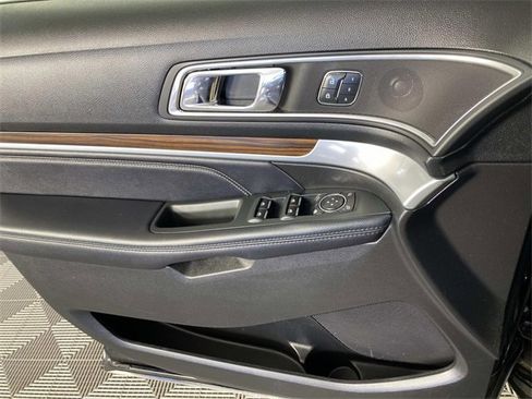 Used 2018 Ford Explorer Limited image 26