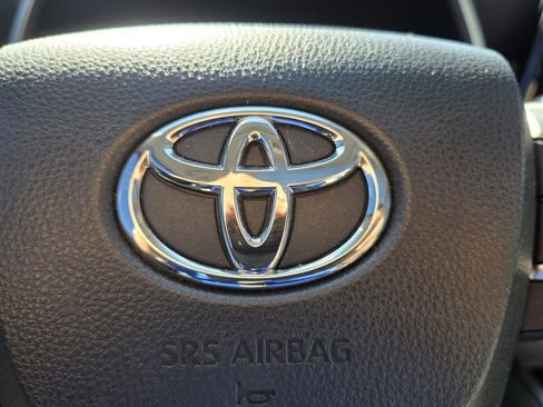 Used 2023 Toyota Highlander XLE image 24