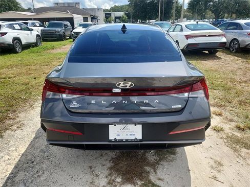New 2025 Hyundai Elantra Blue image 4