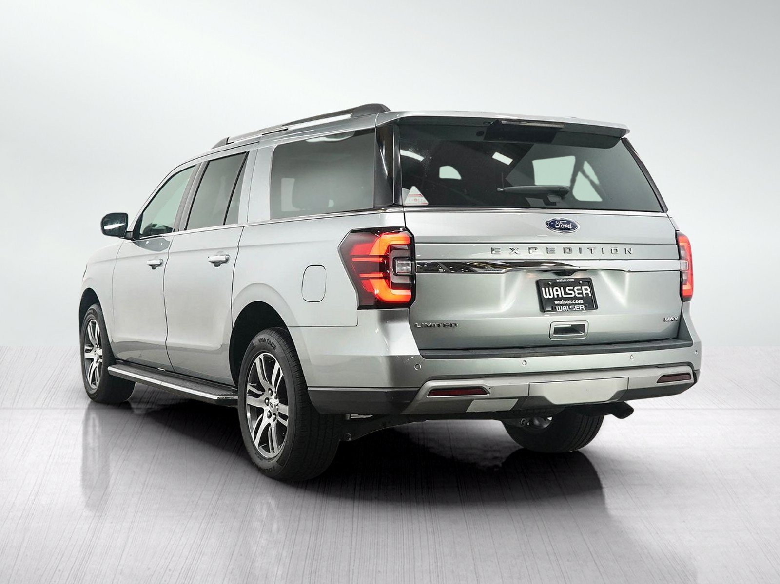 Used 2023 Ford Expedition Max Limited AWD/4WD image 3