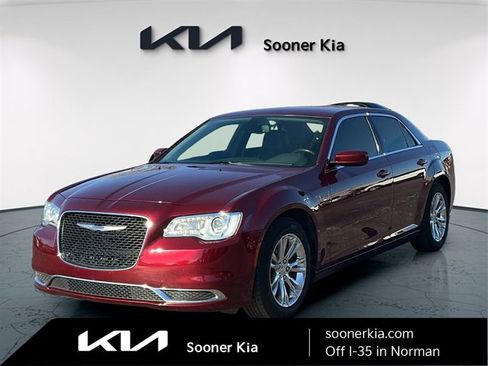 Used 2018 Chrysler 300 Touring L image 1