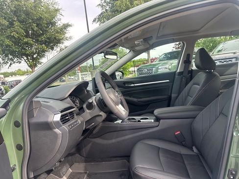 New 2026 Nissan Altima 2.5 SR w/ SR Premium Package FWD image 31