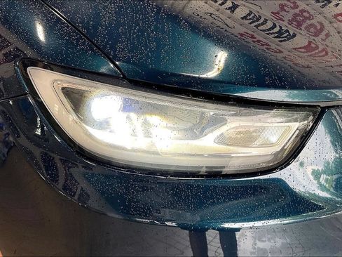 Used 2023 Chrysler Pacifica Touring-L FWD image 27