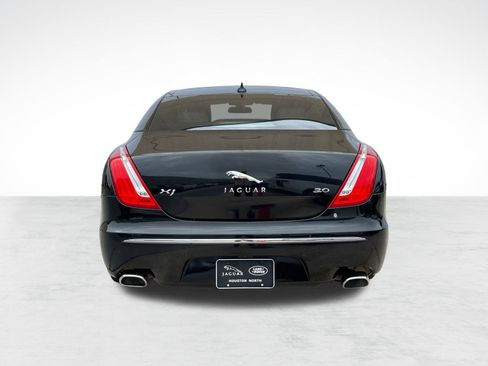Used 2013 Jaguar XJ image 10