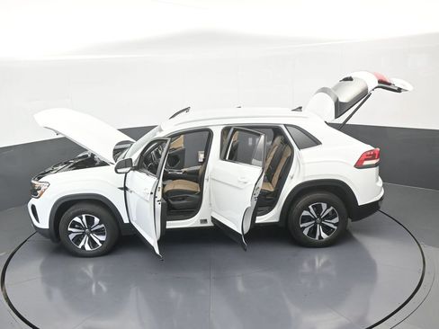 Used 2024 Volkswagen Atlas Cross Sport SE image 63