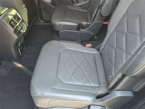 Used 2024 Volkswagen Atlas SE w/ Black Wheel Package FWD image 14