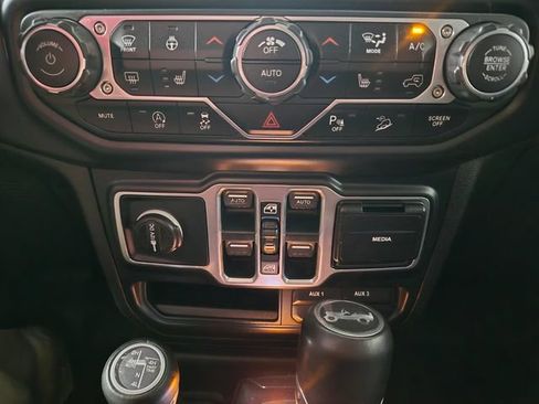 Used 2019 Jeep Wrangler Unlimited Sahara w/ Quick Order Package 24M Moab AWD/4WD image 26