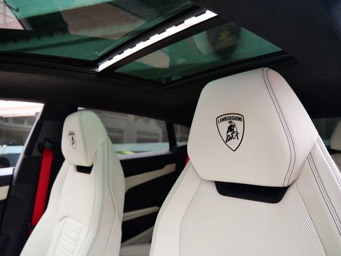 Used 2025 Lamborghini Urus SE AWD/4WD image 19