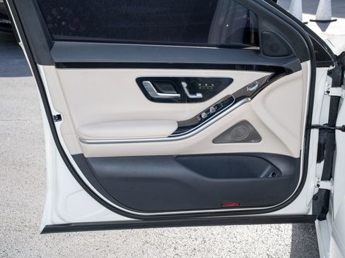 Used 2022 Mercedes-Benz S 500 S 500 image 11