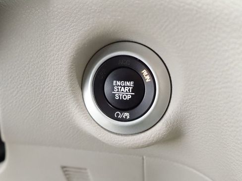 Certified 2023 Chrysler Pacifica Touring-L FWD image 35