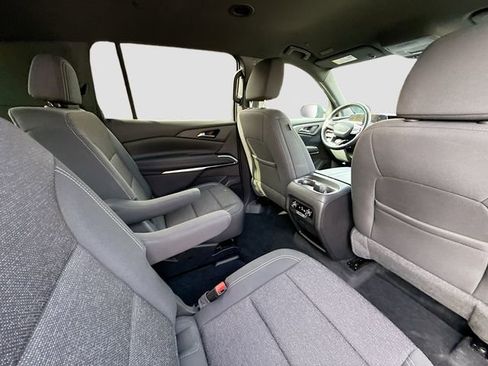 Used 2025 Chevrolet Traverse LT image 26