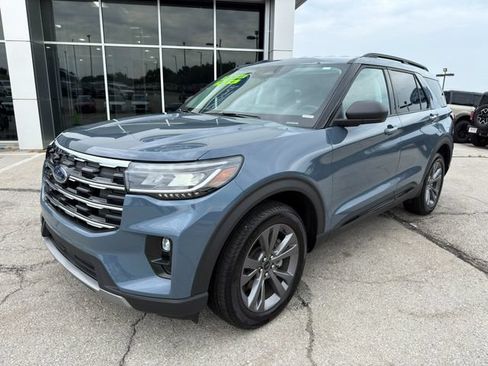 Used 2026 Ford Explorer Active w/ Active Comfort Package AWD/4WD image 3