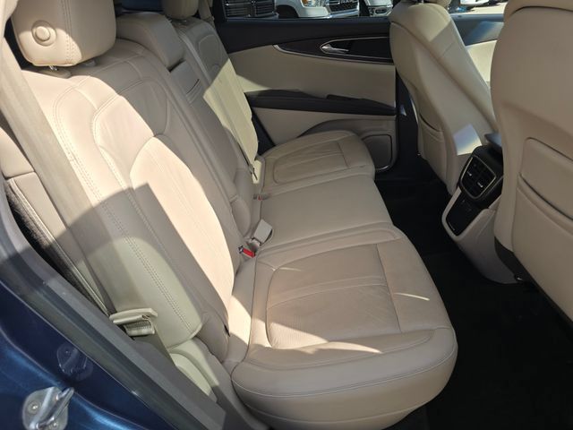 Used 2018 Lincoln MKX Reserve w/ Driver Assistance Package AWD/4WD image 33