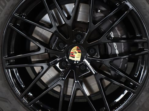 Certified 2024 Porsche Cayenne AWD/4WD image 13