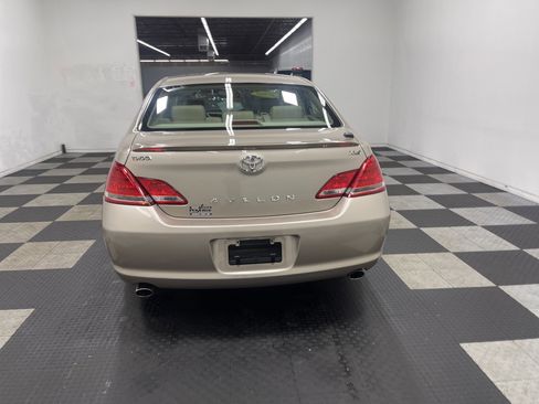 Used 2005 Toyota Avalon XLS image 3