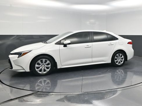 Used 2025 Toyota Corolla LE image 3