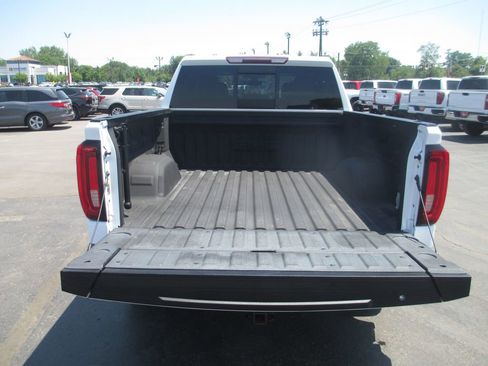 Used 2019 GMC Sierra 1500 SLT w/ SLT Premium Plus Package AWD/4WD image 9