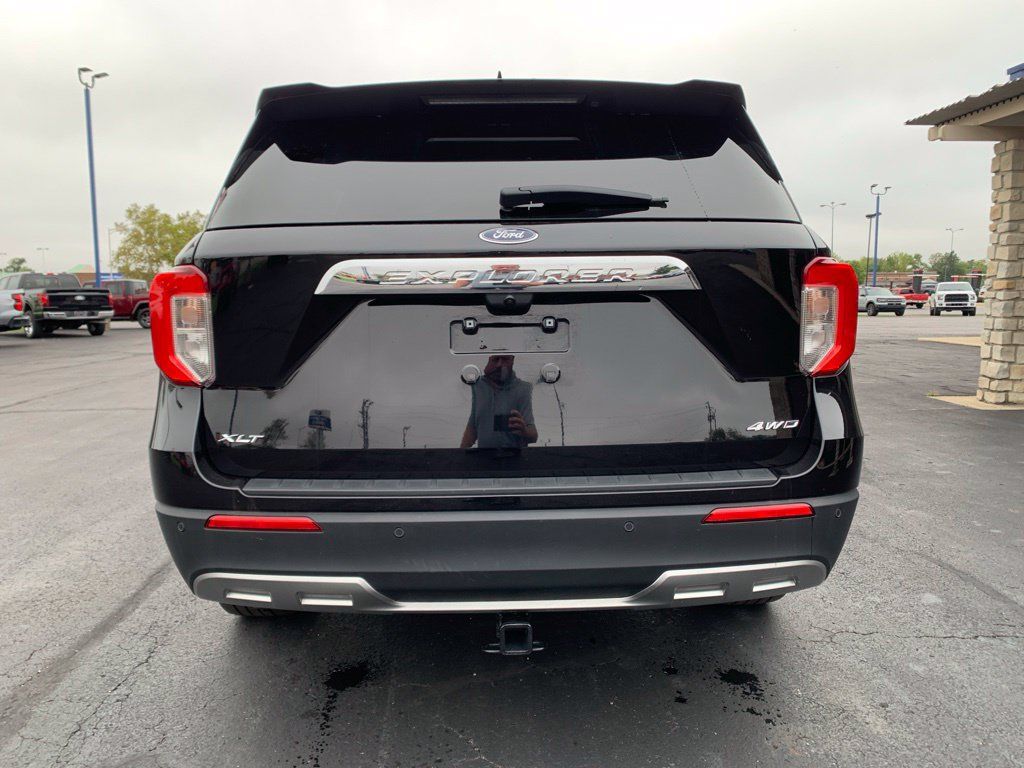 Certified 2024 Ford Explorer XLT w/ Equipment Group 202A AWD/4WD image 5