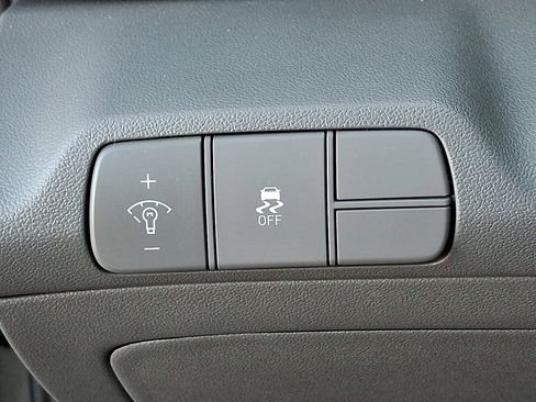 Certified 2025 Hyundai Elantra Sport image 26