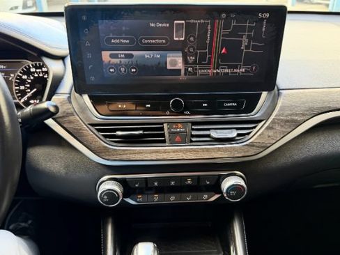 Used 2023 Nissan Altima 2.5 SV w/ SV Premium Package FWD image 22