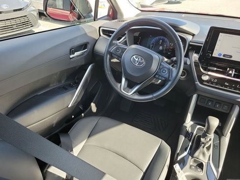 Used 2023 Toyota Corolla Cross XLE image 22