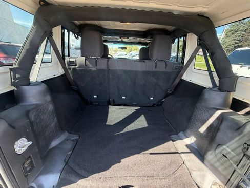 Used 2018 Jeep Wrangler Unlimited Sport w/ Connectivity Group AWD/4WD image 30