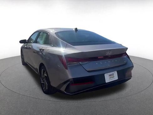 Used 2025 Hyundai Elantra Limited image 11