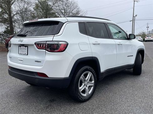 Used 2024 Jeep Compass Latitude image 3