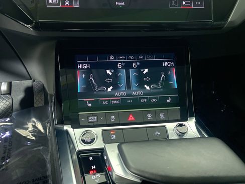 Used 2021 Audi e-tron Premium w/ Convenience Plus Package image 6