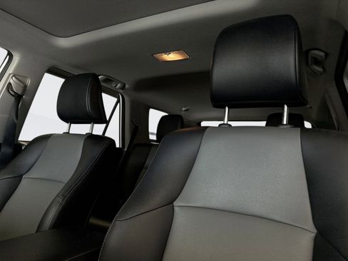 Used 2018 Toyota 4Runner SR5 Premium image 11