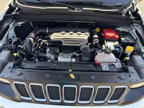 Used 2022 Jeep Renegade Latitude w/ Convenience Group image 32