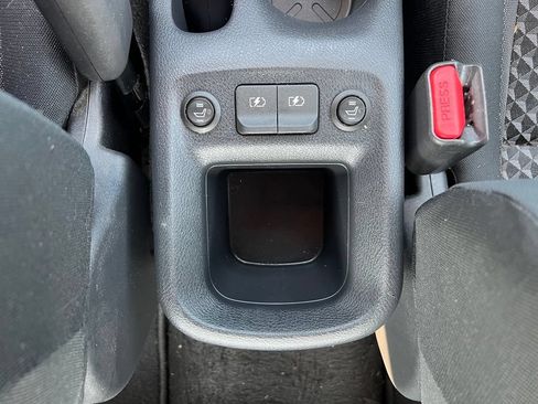 Used 2020 Nissan Versa S FWD image 28