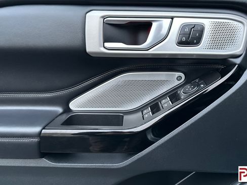 Used 2022 Ford Explorer Platinum w/ Equipment Group 601A image 12