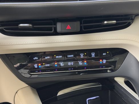 Used 2023 Buick Envision Avenir image 43