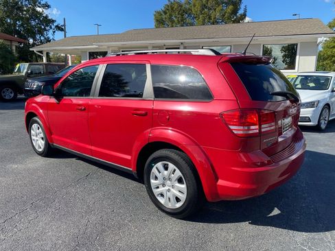 Used 2017 Dodge Journey SE image 4