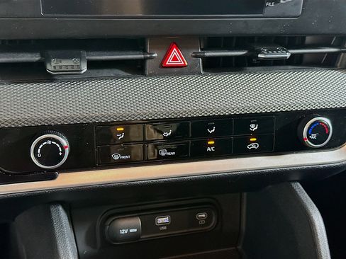 Used 2025 Kia Sportage LX image 23