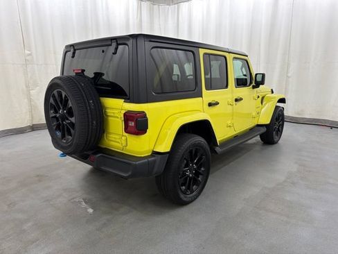 Used 2023 Jeep Wrangler Unlimited Sahara w/ Cold Weather Group AWD/4WD image 6