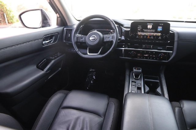 Certified 2025 Nissan Pathfinder SL FWD image 24