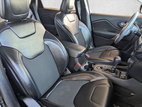 Used 2020 Jeep Cherokee Latitude Plus FWD image 21
