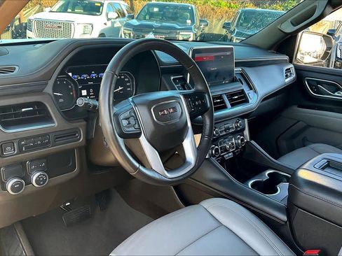 Used 2021 GMC Yukon SLT w/ SLT Premium Package image 18