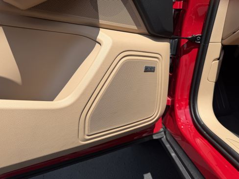 Certified 2024 Porsche Macan AWD/4WD image 24