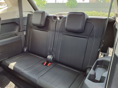 Used 2022 Volkswagen Tiguan SE w/ Panoramic Sunroof Package FWD image 20