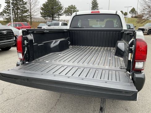 Used 2022 Toyota Tacoma SR image 6