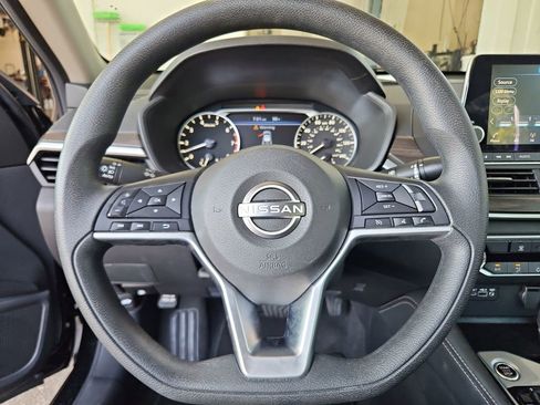 Used 2023 Nissan Altima 2.5 SV FWD image 10