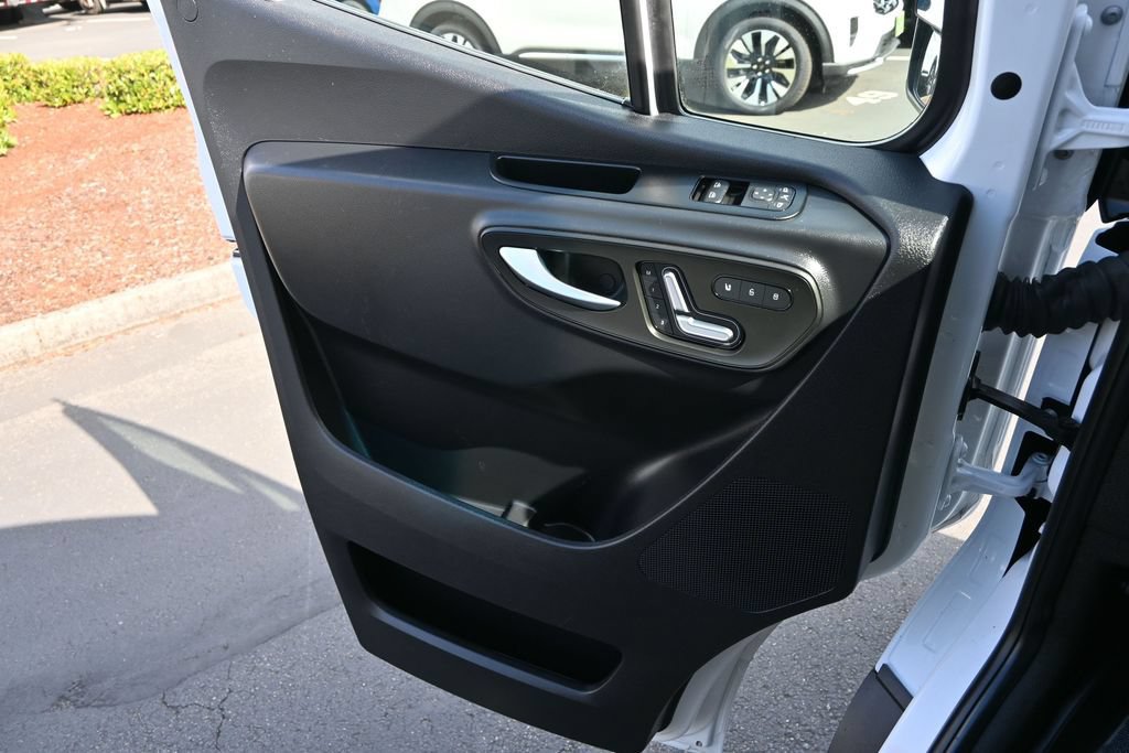 Used 2023 Mercedes-Benz Sprinter 2500 image 13