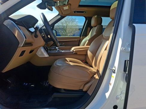 Used 2023 Land Rover Range Rover Long Wheelbase SE image 15