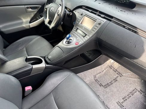 Used 2012 Toyota Prius Five image 16
