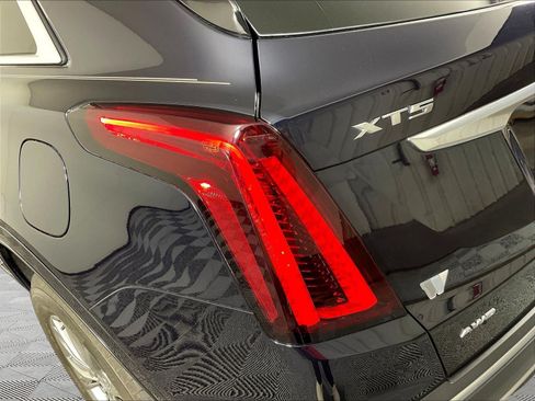 Used 2021 Cadillac XT5 Premium Luxury AWD/4WD image 23