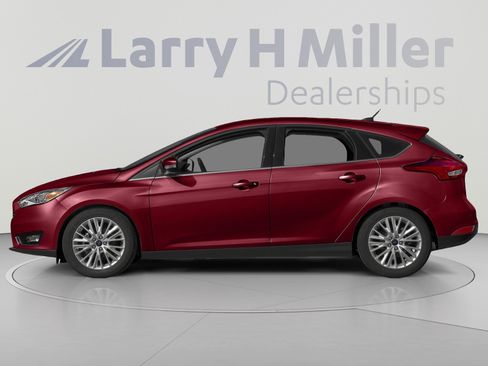 Used 2015 Ford Focus Titanium w/ Titanium Technology Package FWD image 3