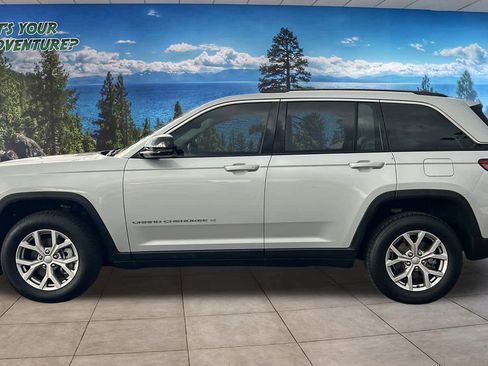 Certified 2022 Jeep Grand Cherokee Limited image 8